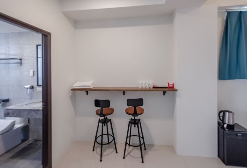 تختخواب و صبحانه Spring Rain Hostel