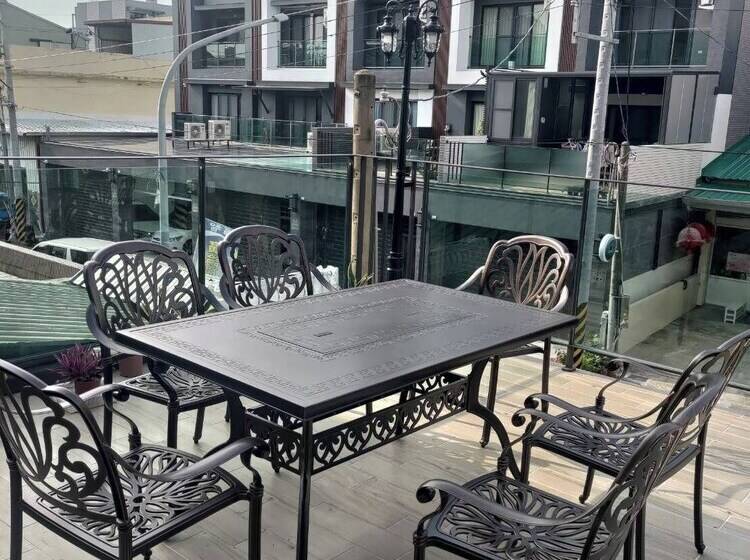 تختخواب و صبحانه Spring Rain Hostel