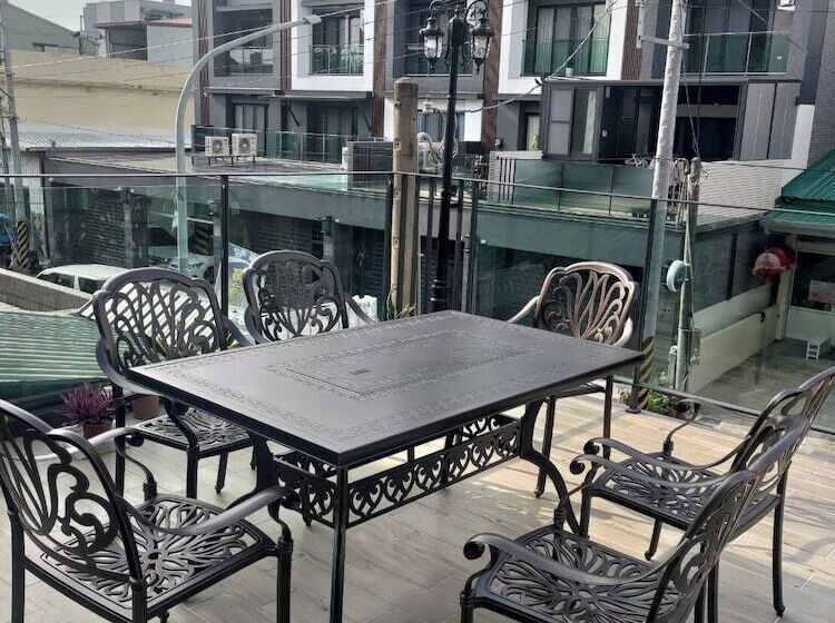 تختخواب و صبحانه Spring Rain Hostel