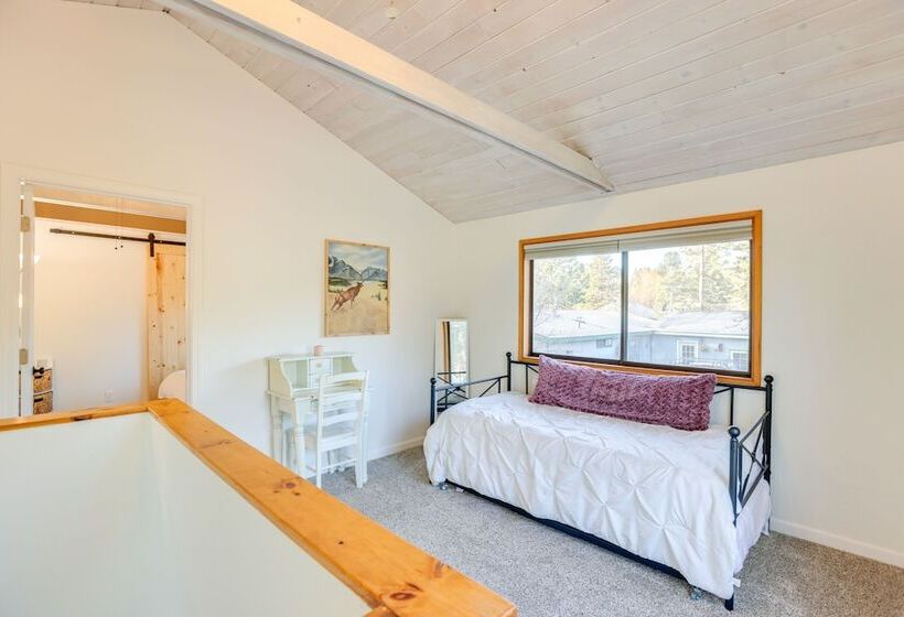 Bend Home W/ Fire Pit, 4 Mi To High Desert Museum!