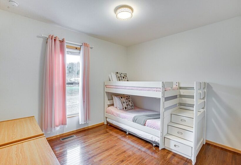 Bethpage Home W/ Private Hot Tub & Game Room!