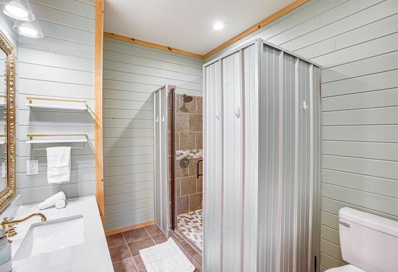 Bethpage Home W/ Private Hot Tub & Game Room!