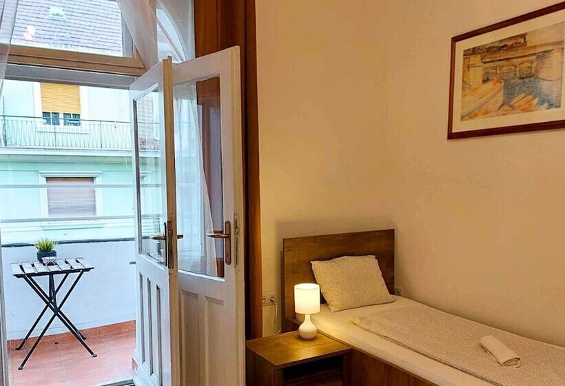 Общежитие Blacksheep Budapest Smart Rooms