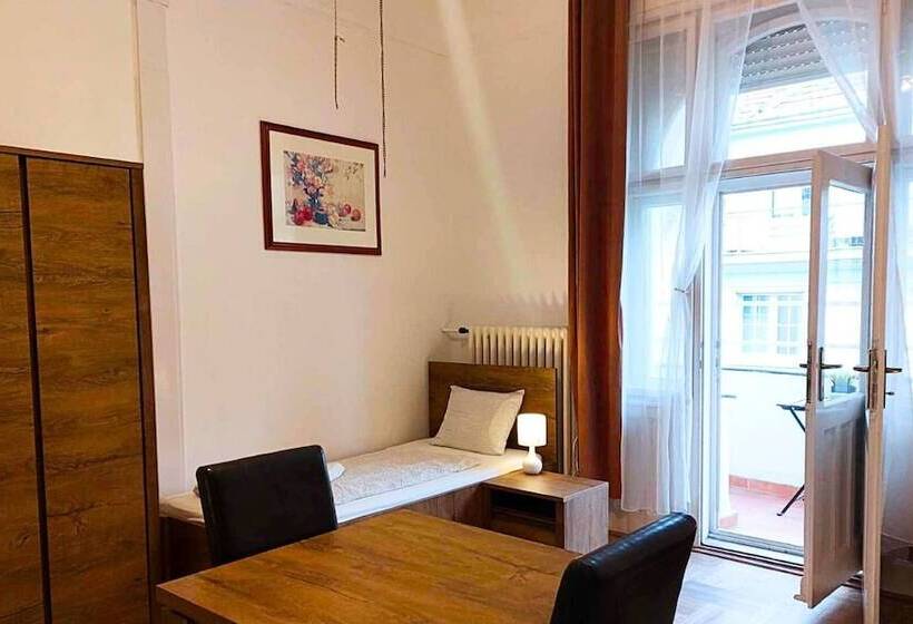 Общежитие Blacksheep Budapest Smart Rooms