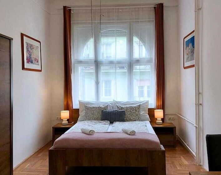 Общежитие Blacksheep Budapest Smart Rooms