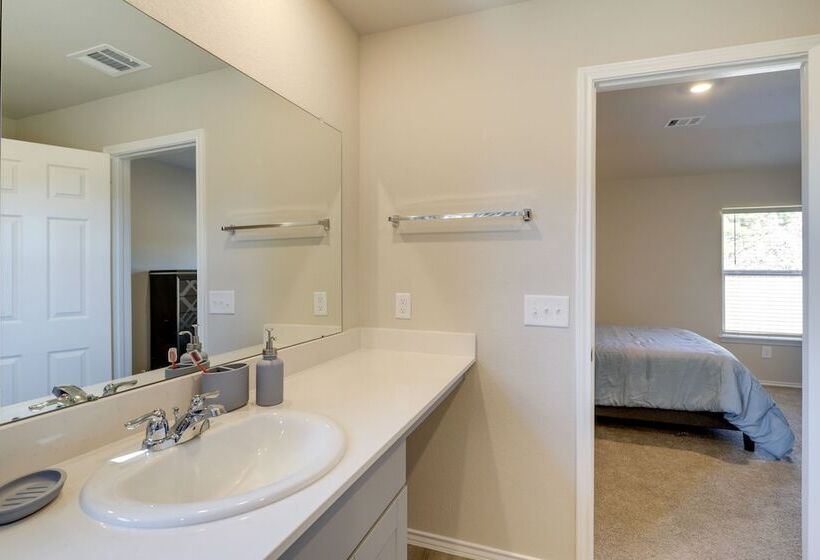 Brand New Spring Home < 1 Mi To Old Town!