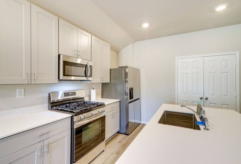 Brand New Spring Home < 1 Mi To Old Town!