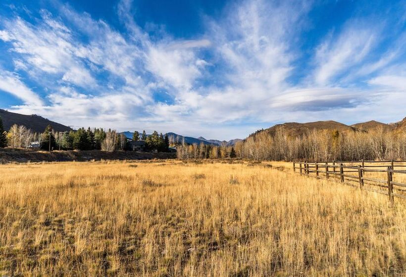 Bright Ketchum Retreat W/ Views & Private Hot Tub!