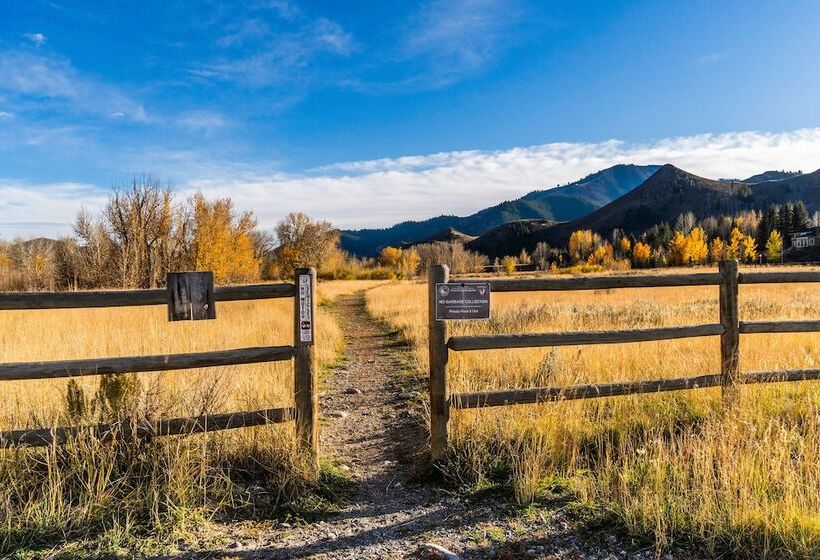 Bright Ketchum Retreat W/ Views & Private Hot Tub!