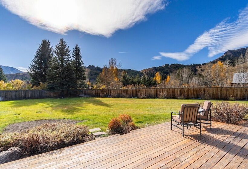 Bright Ketchum Retreat W/ Views & Private Hot Tub!