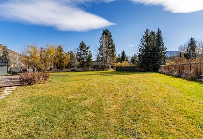 Bright Ketchum Retreat W/ Views & Private Hot Tub!