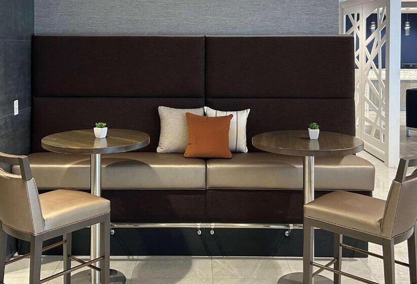 Cambria Hotel Niagara Falls