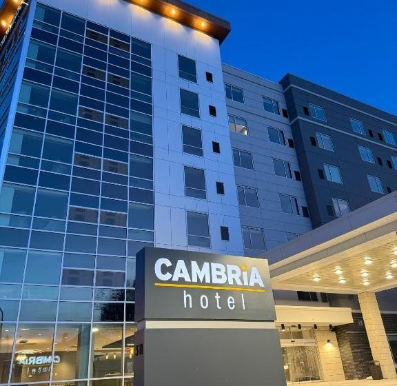 Cambria Hotel Niagara Falls