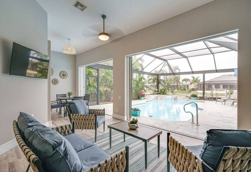 Canal Front Home In Sw Cape Coral W/ Private Pool