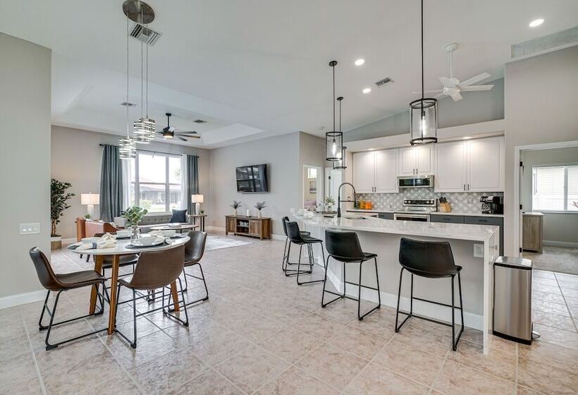 Canal Front Home In Sw Cape Coral W/ Private Pool