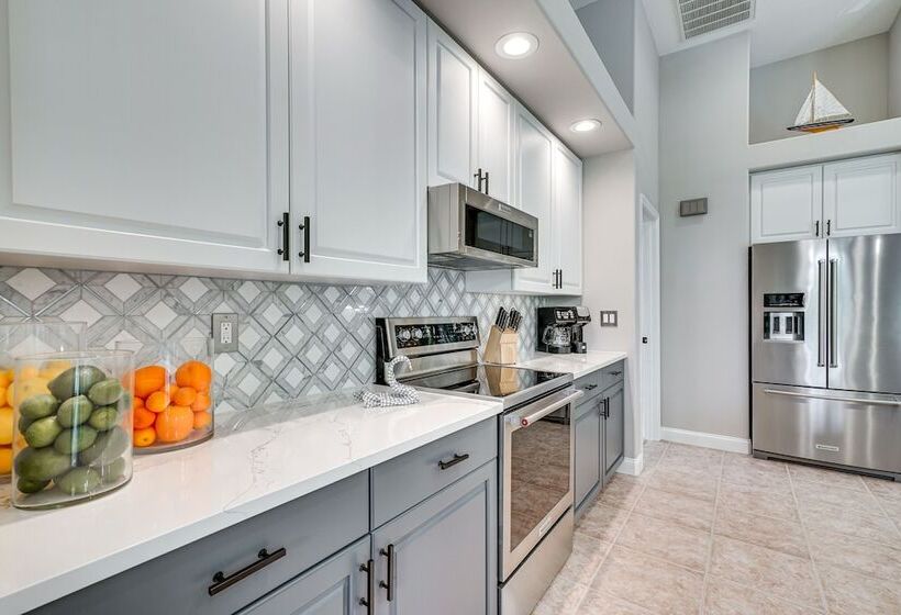 Canal Front Home In Sw Cape Coral W/ Private Pool