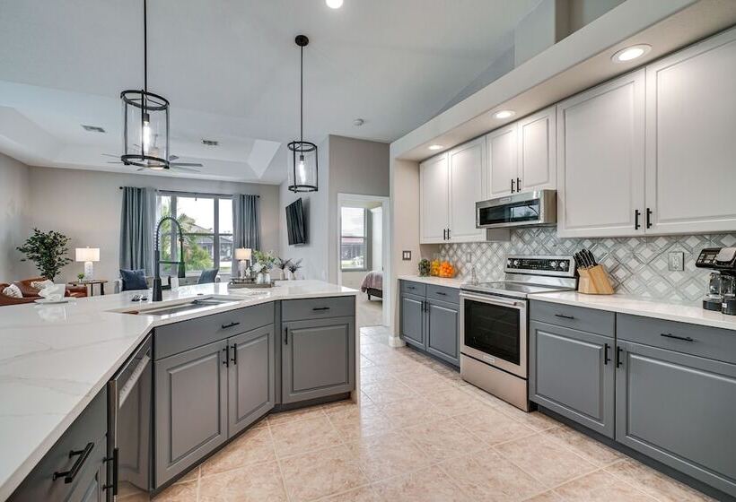 Canal Front Home In Sw Cape Coral W/ Private Pool