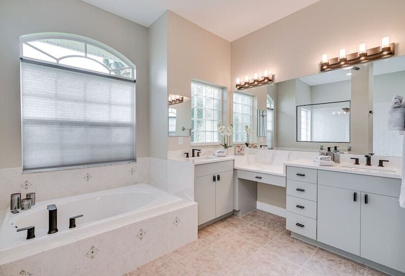 Canal Front Home In Sw Cape Coral W/ Private Pool