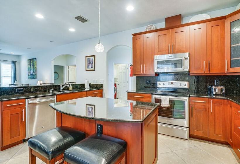 Hot Tub + Fire Pit: Spacious Cape Coral Oasis!