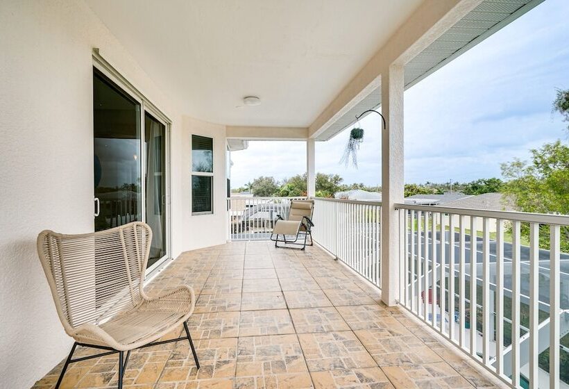 Hot Tub + Fire Pit: Spacious Cape Coral Oasis!