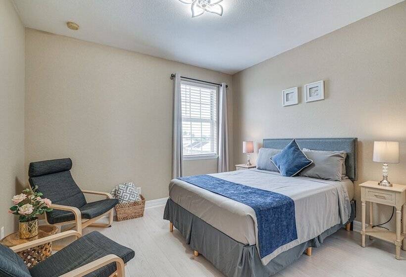 Hot Tub + Fire Pit: Spacious Cape Coral Oasis!