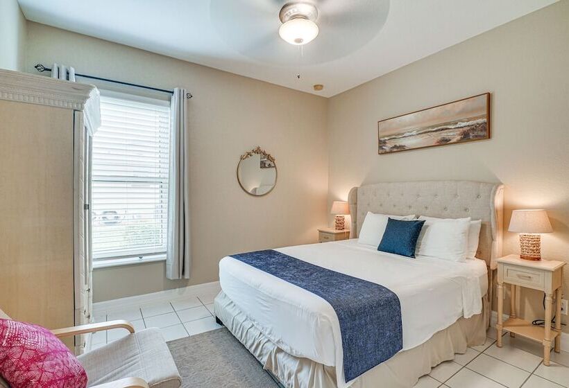 Hot Tub + Fire Pit: Spacious Cape Coral Oasis!