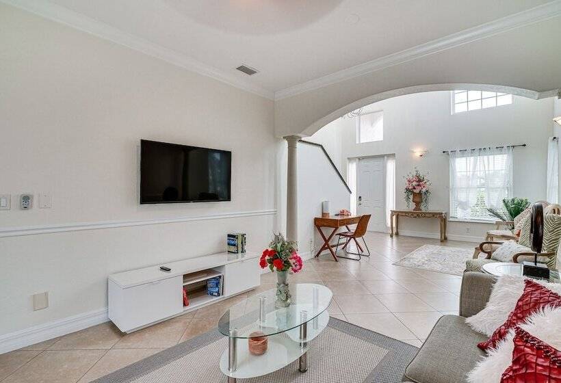 Hot Tub + Fire Pit: Spacious Cape Coral Oasis!