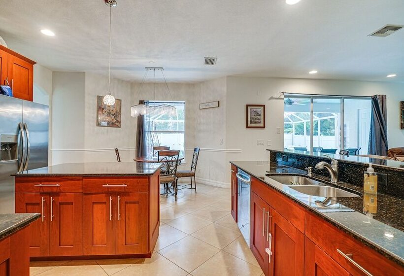 Hot Tub + Fire Pit: Spacious Cape Coral Oasis!