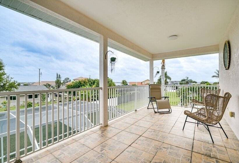Hot Tub + Fire Pit: Spacious Cape Coral Oasis!