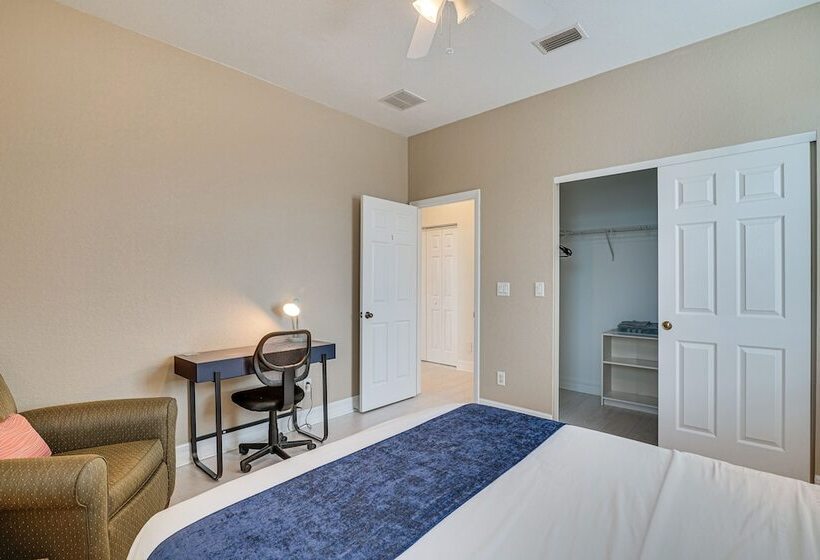 Hot Tub + Fire Pit: Spacious Cape Coral Oasis!