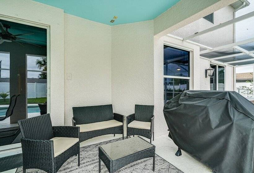Hot Tub + Fire Pit: Spacious Cape Coral Oasis!