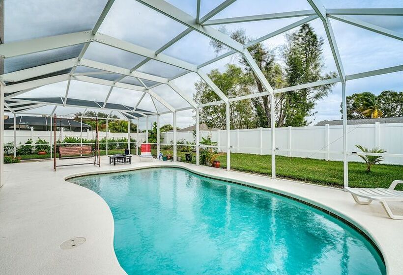 Hot Tub + Fire Pit: Spacious Cape Coral Oasis!