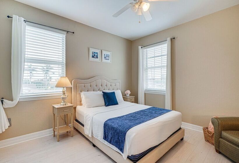 Hot Tub + Fire Pit: Spacious Cape Coral Oasis!