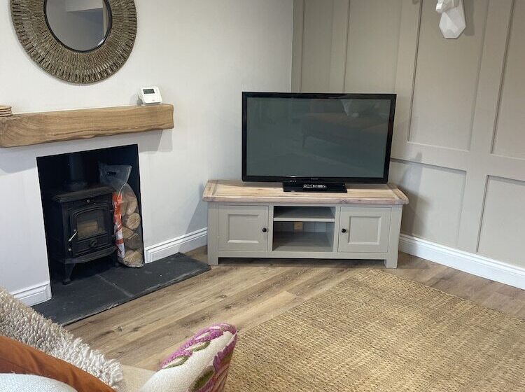 Charming 1 Bed Cottage In Brynmenyn