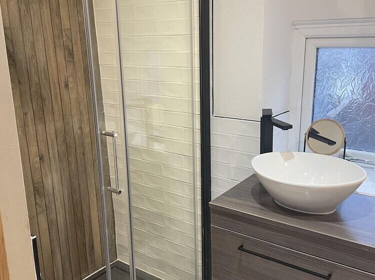 Charming 1 Bed Cottage In Brynmenyn