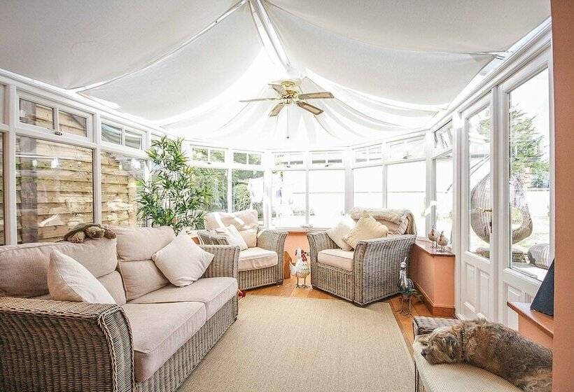 Charming 5 Bed Cottage In Old Sodbury Bristol