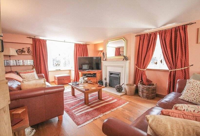 Charming 5 Bed Cottage In Old Sodbury Bristol