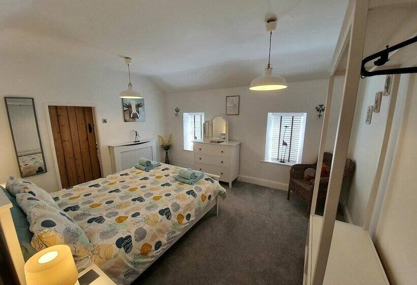 Charming 5 Bed Cottage In Old Sodbury Bristol