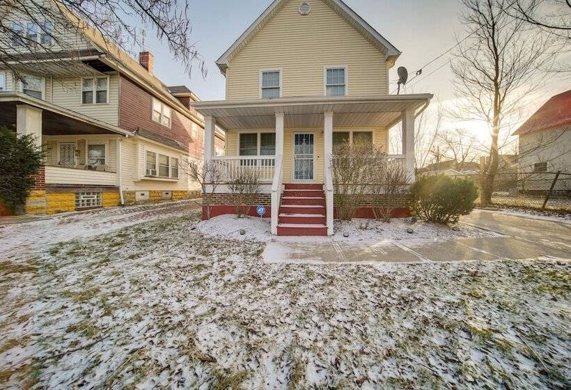 Charming Cleveland Home: 5 Mi To Downtown!