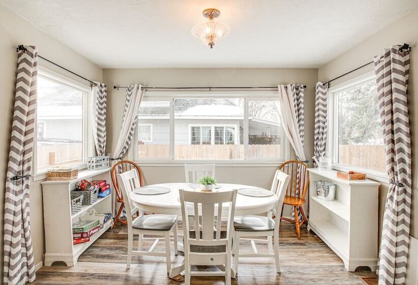 Charming Coeur D Alene Home, Walk To Downtown!