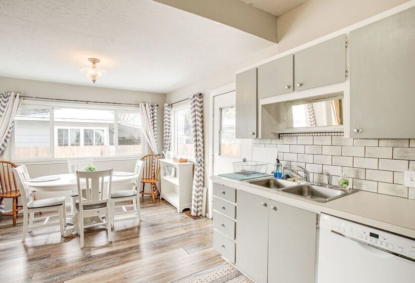 Charming Coeur D Alene Home, Walk To Downtown!