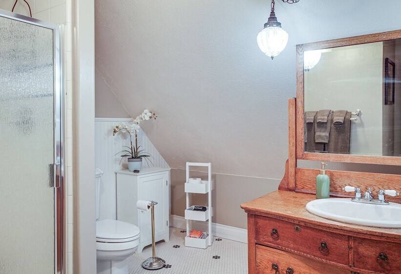 Charming Coeur D Alene Home, Walk To Downtown!