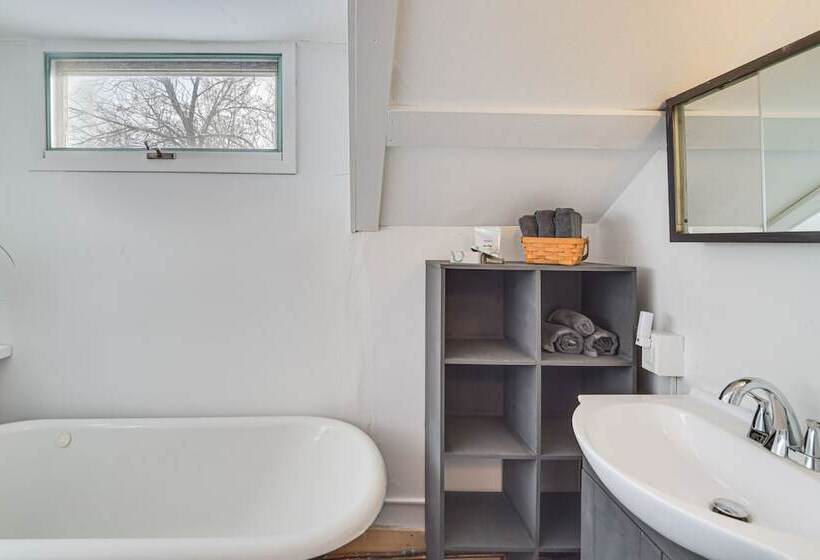 Charming Crookston Home: Walk To Downtown!