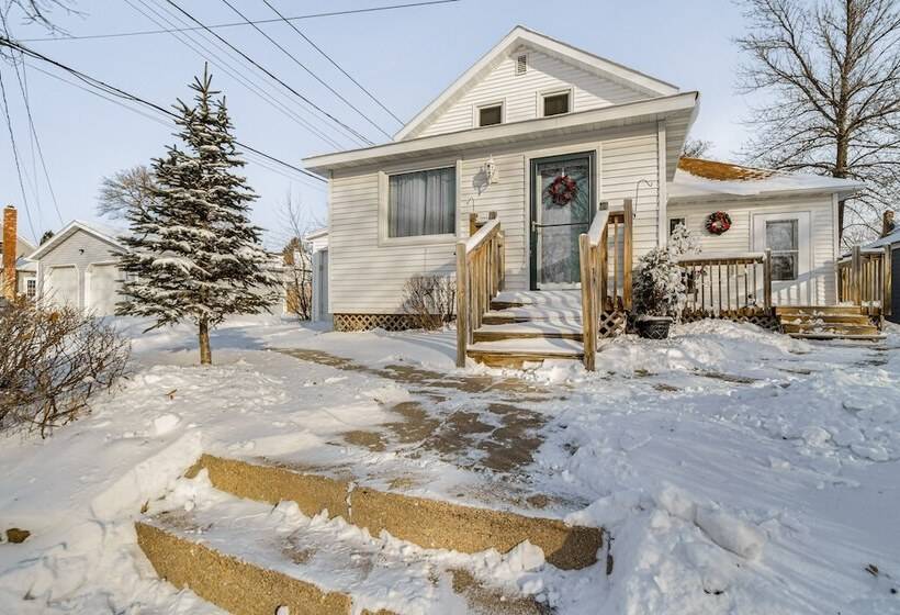Charming Crookston Home: Walk To Downtown!