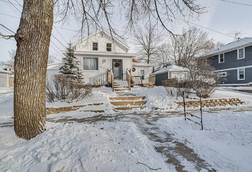 Charming Crookston Home: Walk To Downtown!