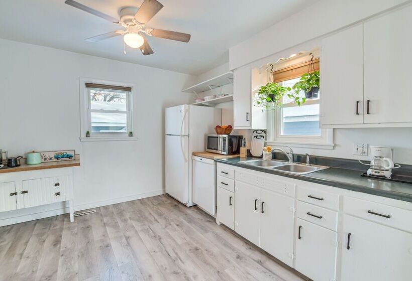 Charming Crookston Home: Walk To Downtown!