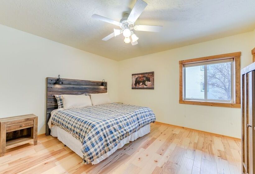 Charming Duplex W/ Patio: 12 Mi To Grand Targhee!