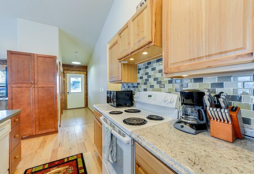 Charming Duplex W/ Patio: 12 Mi To Grand Targhee!