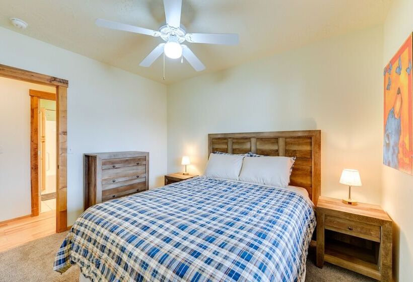 Charming Duplex W/ Patio: 12 Mi To Grand Targhee!