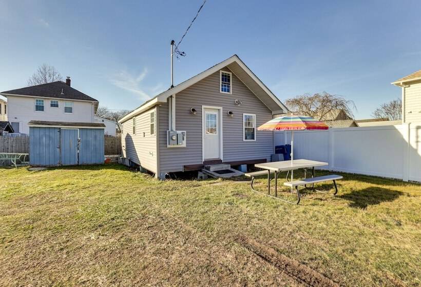 Charming Old Lyme Cottage, Steps To Private Beach!